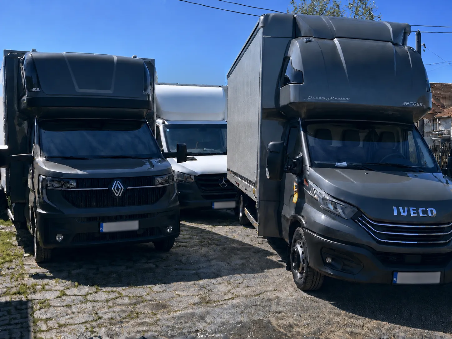 Samochody M&S Transport z ukrytymi tablicami rejestracyjnymi