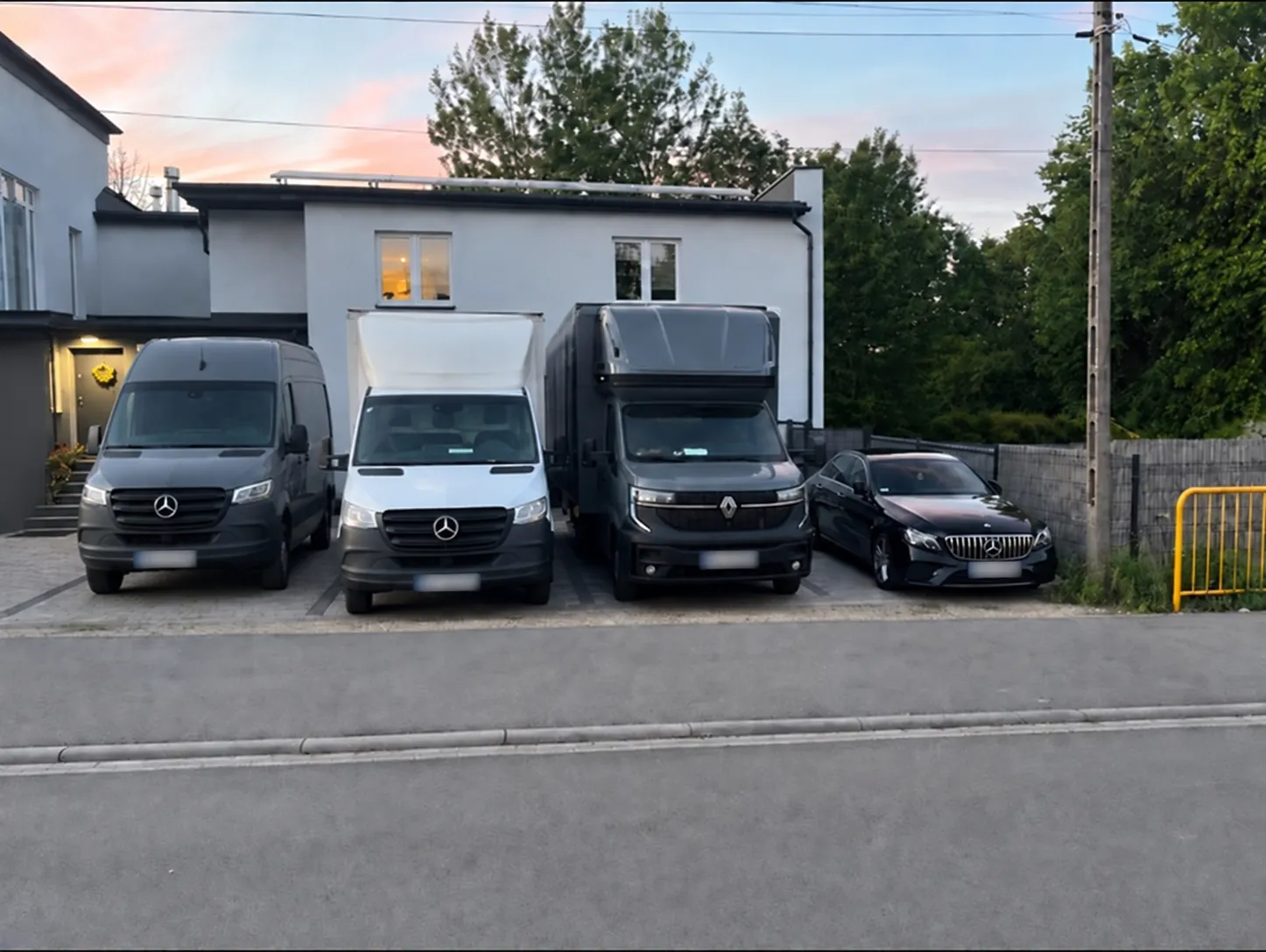 Flota M&S Transport z ukrytymi tablicami rejestracyjnymi